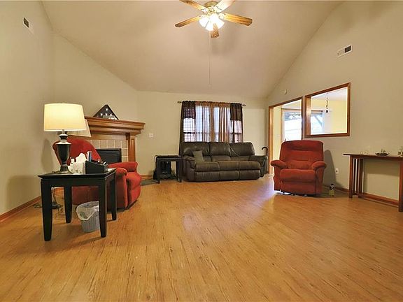 5th image of 849 Country Hill Dr