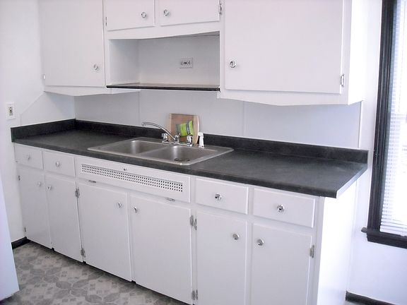 2nd image of 35 Hollywood Ct