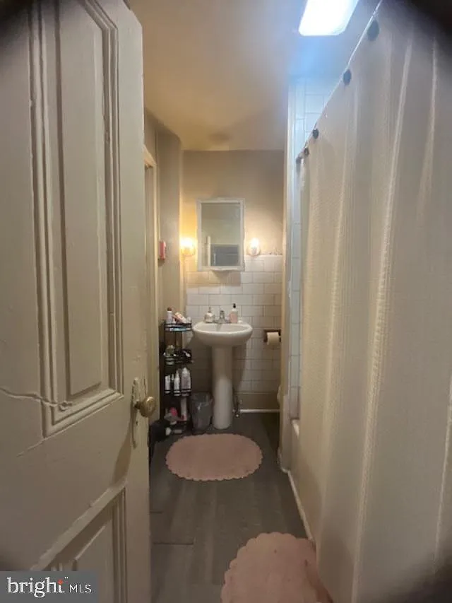2 bed, 1.0 bath, 800 sqft, $2,400 — Photo 2