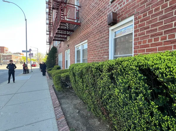 207 Ocean Parkway image 10 of 11