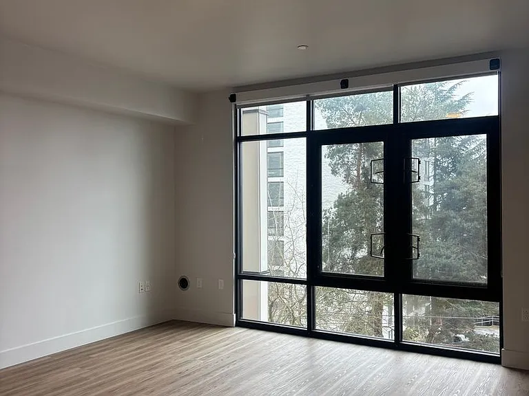 Adell Apartments — Photo 28