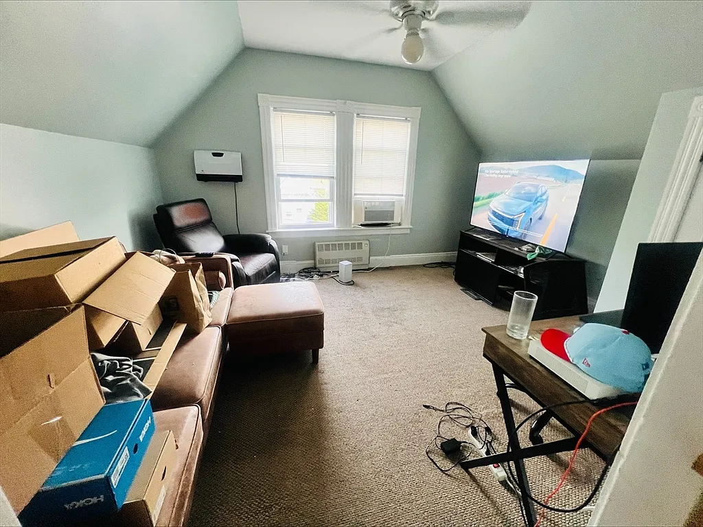 1 bed, 1.0 bath, 800 sqft, $2,000 — Photo 1