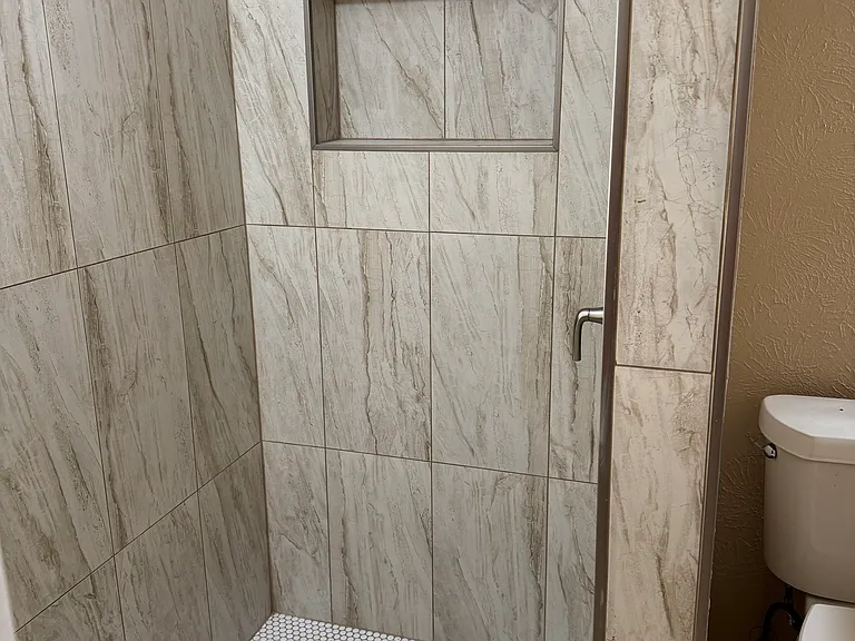 1422 Kingsbridge Dr — Photo 7