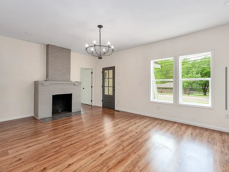 1116 Campbell St — Photo 4