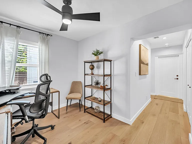 748 NE 17th Way — Photo 33