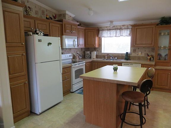 3rd image of 650 Lakeside Blvd