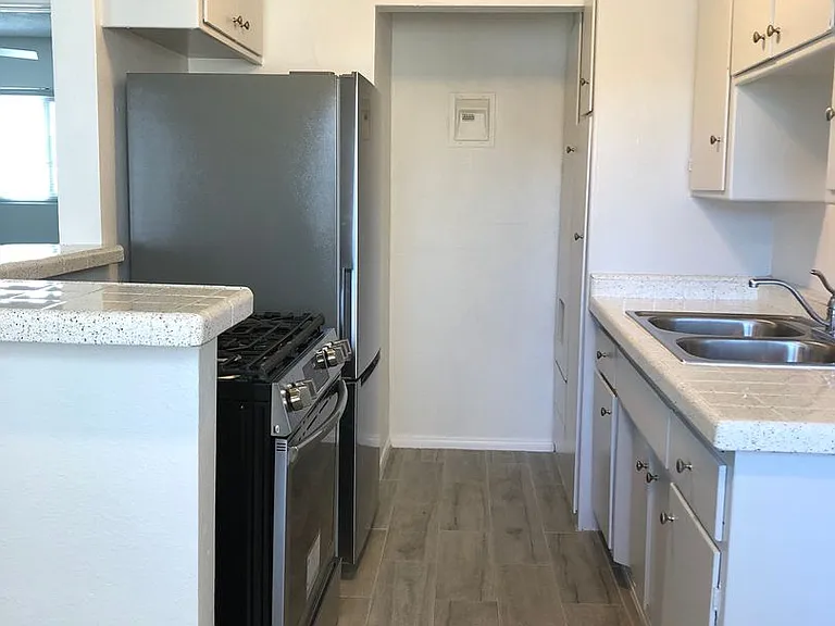 409 California St — Photo 7