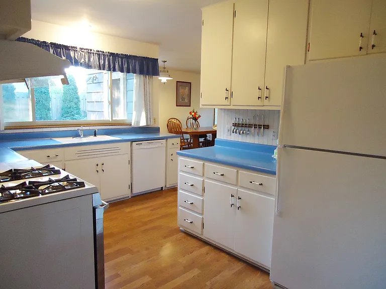 4402 Herrick Ln — Photo 8