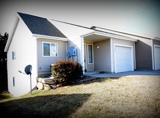 1201 Newfoundland Dr, Manhattan, KS 66503
