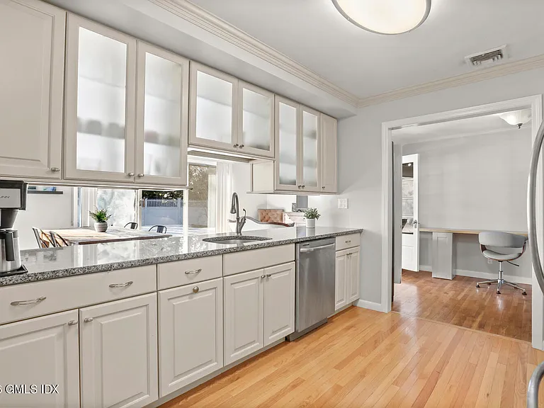 10 Miltiades Ave — Photo 4