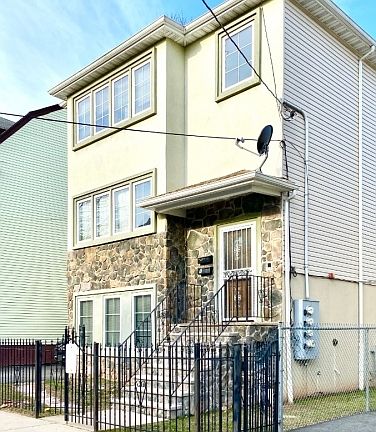 2nd image of 133-135 S 9th St