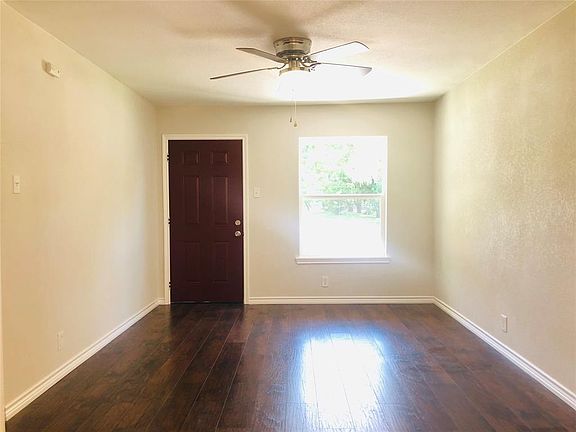 3rd image of 923 Sierra Dr