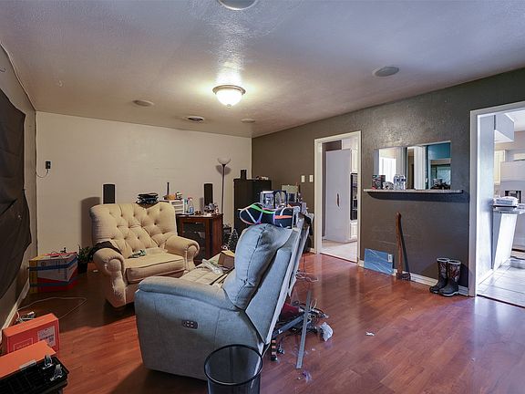 3rd image of 7001 Overhill Rd