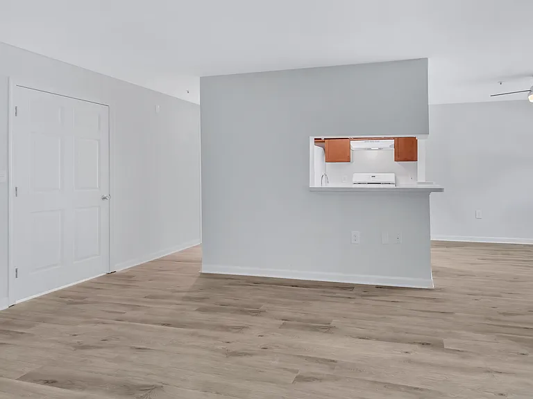 DRING'S REACH APARTMENTS — Photo 19