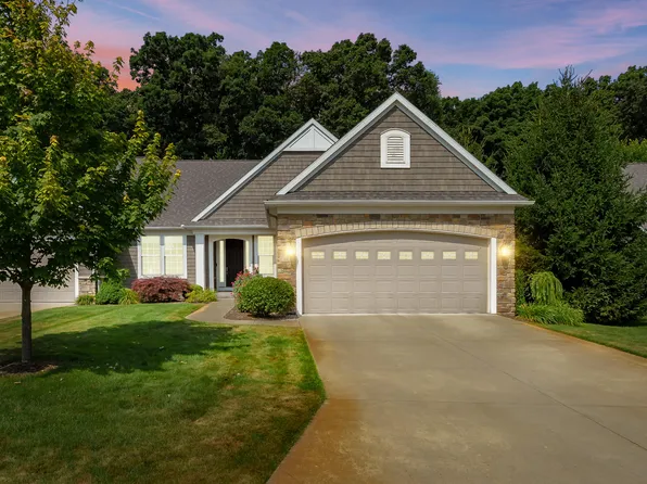 8904 Oakland Hills Cir, Portage, MI 49024