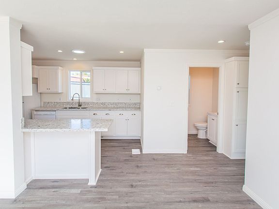 4th image of 735 40th St #0