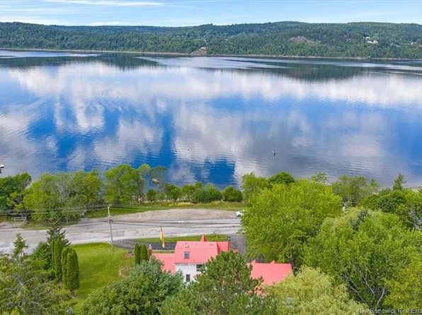 504 Gondola Point Rd, Quispamsis, NB E2E 1E4