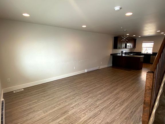 3rd image of 1095 N 14th Ave APT A