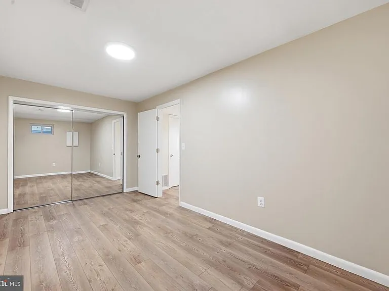 8811 Burbank Rd — Photo 45