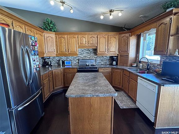 2nd image of 930 Sinotte CRESCENT