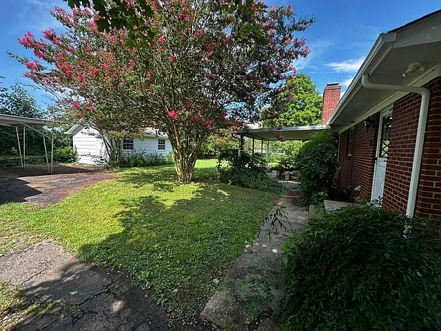 4 bed, 1758 sqft, $2,290 — Photo 2