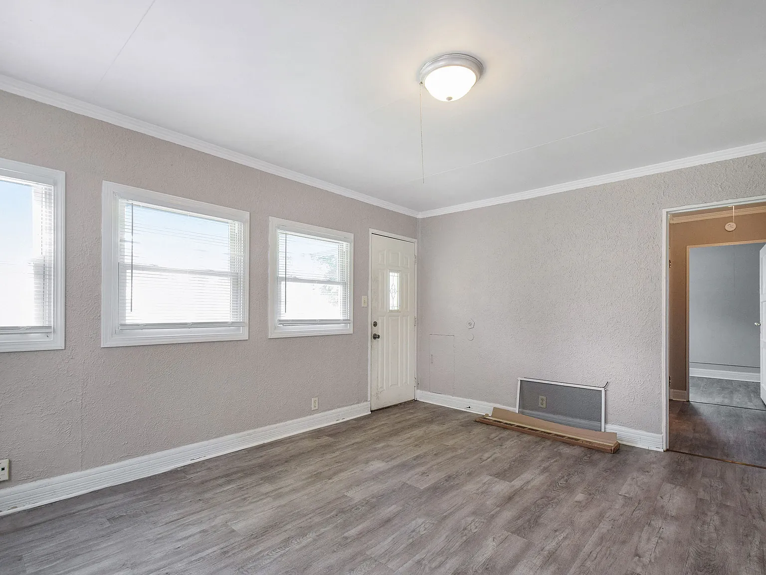 Charming 3-Bedroom Ranch with Basement, & Garage — Photo 4