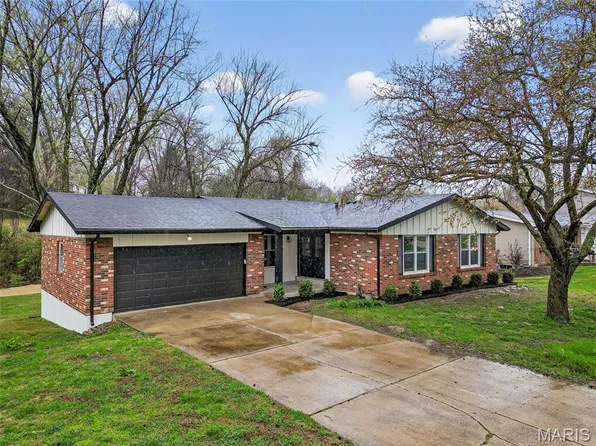2701 Westminister Dr, Saint Charles, MO 63301