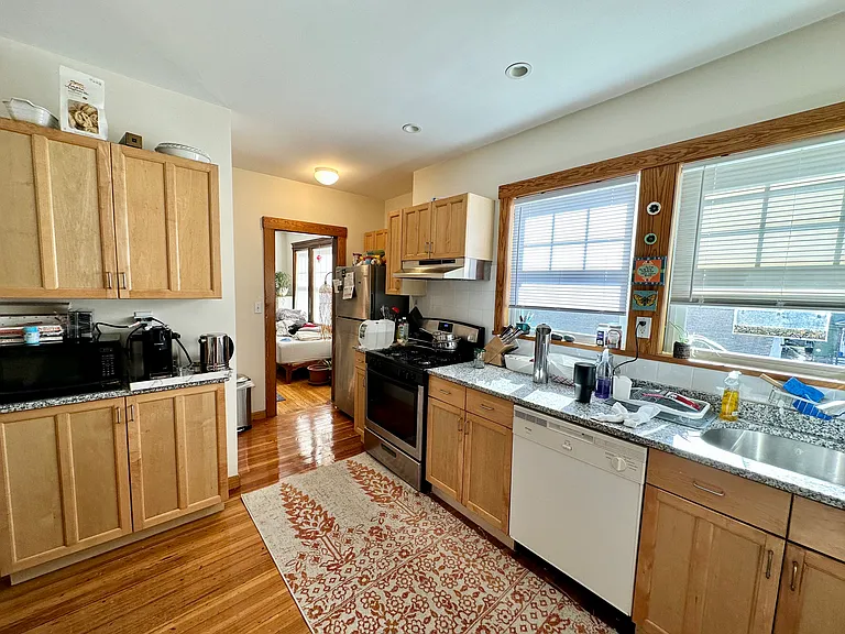 290 Waverley Ave #1 — Photo 5