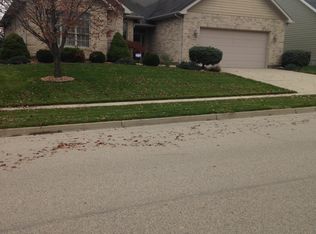 936 Hunters Ridge Dr, Tipp City, OH 45371