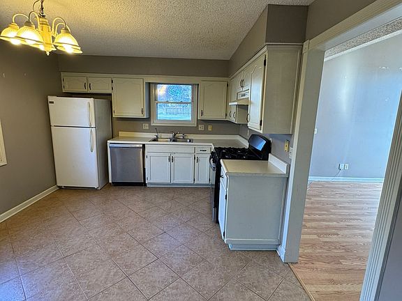 4th image of 7806 W 152nd Ter