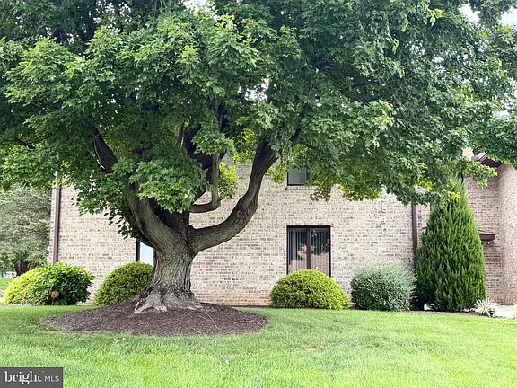 2nd image of 5840 Fairway Dr W #1