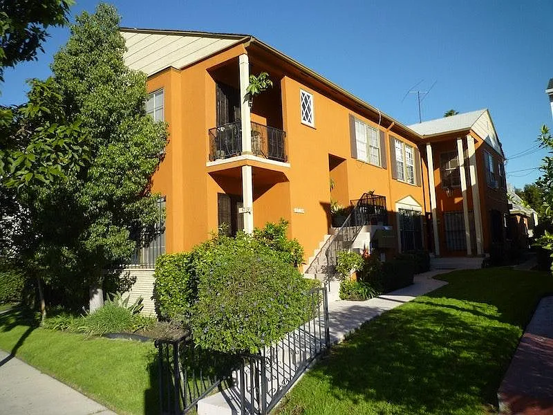 5721 W San Vicente Blvd