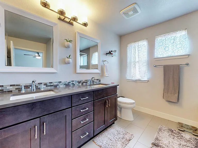 1061 Johnson Ln — Photo 9