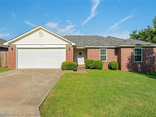 1920 N 55th Pl, Fort Smith, AR 72904
