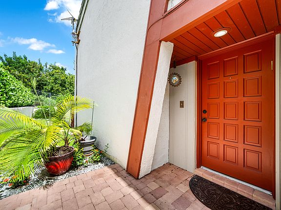 5th image of 3909 Parkside Lane #234
