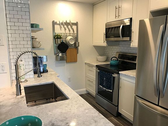 4th image of 850 S Tamiami Trl APT 627