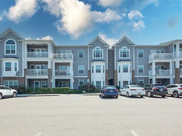 123 Clubhouse Circle #123, Melville, NY 11747