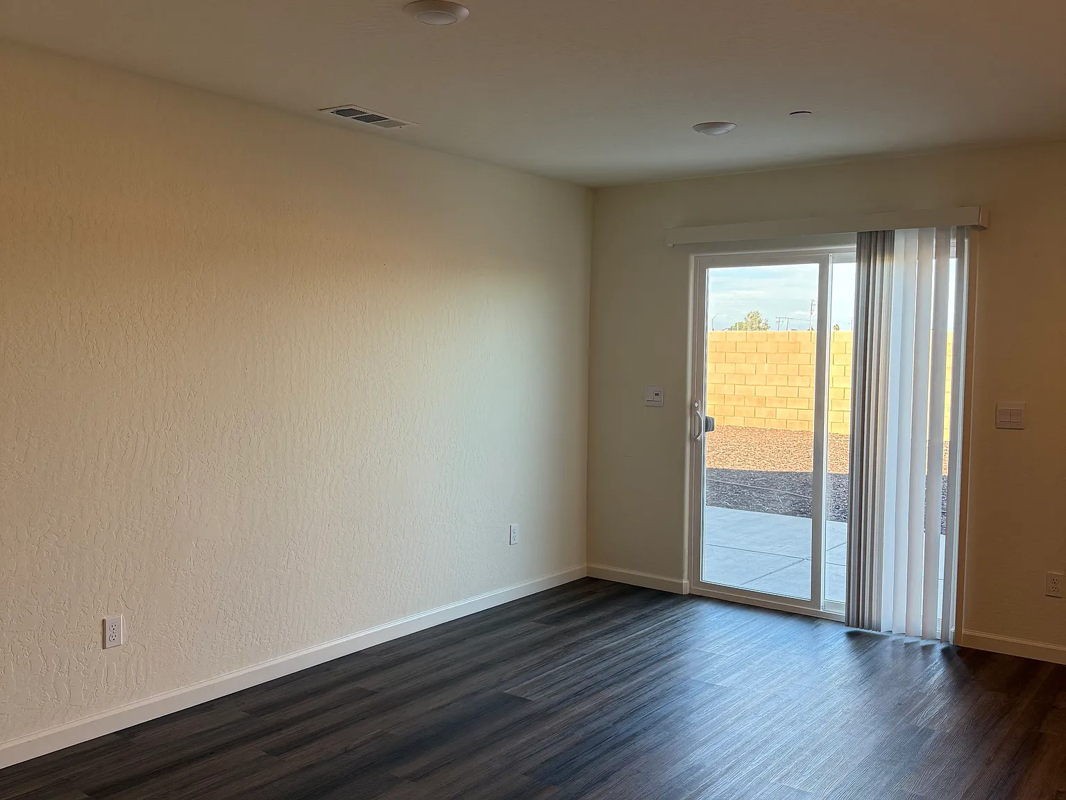 4 bed, 1862 sqft, $2,500 — Photo 3