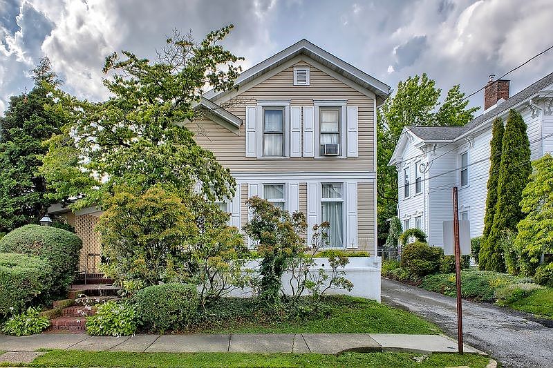 1st image of 200 College Ave
