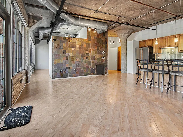 315 2nd St #216 — Photo 4