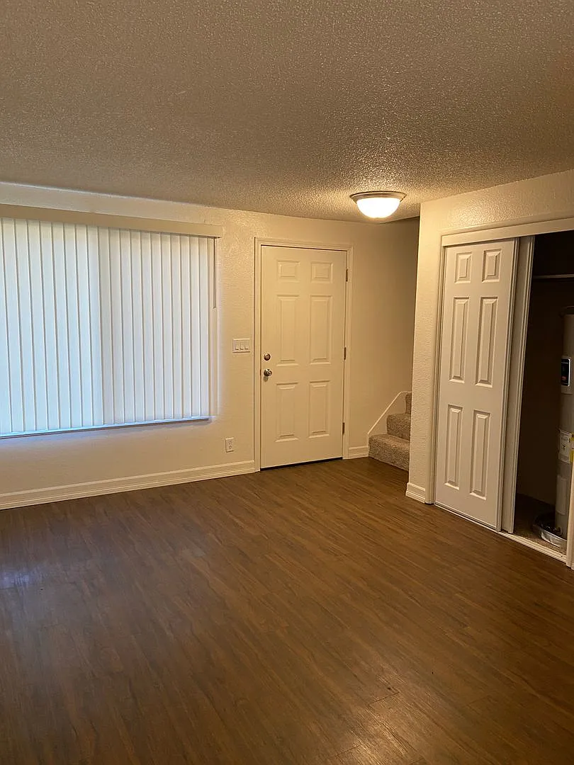 Building Photo - 593 Cinderella Loop