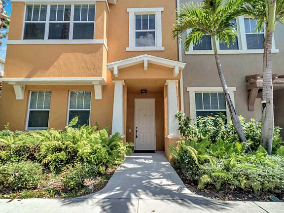3rd image of 845 Millbrae Ct Unit 1