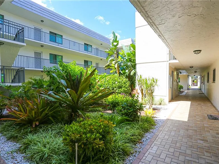 788 Park Shore Dr #D27 — Photo 9