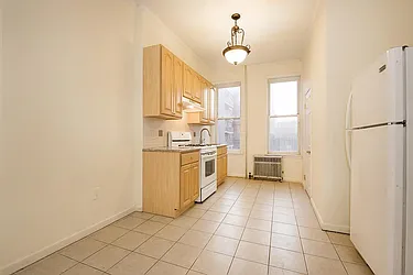 Rented by Space Marketing Shop
