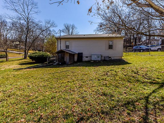5th image of 2117 Maple Dr