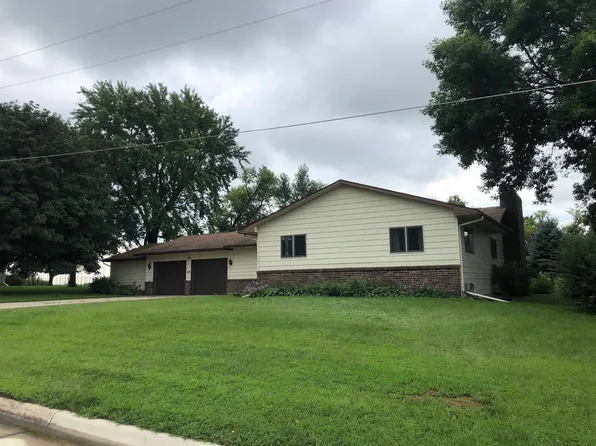 17 Lakeside Ln, Lake Park, IA 51347