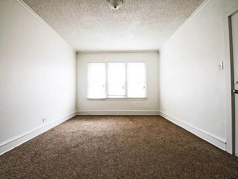 1042 N Leamington Ave — Photo 18