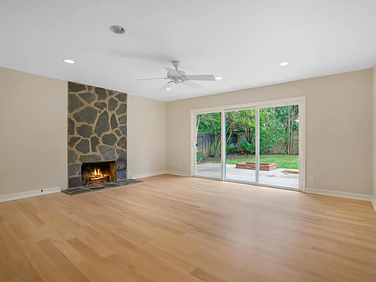 1672 Wellington Pl — Photo 12