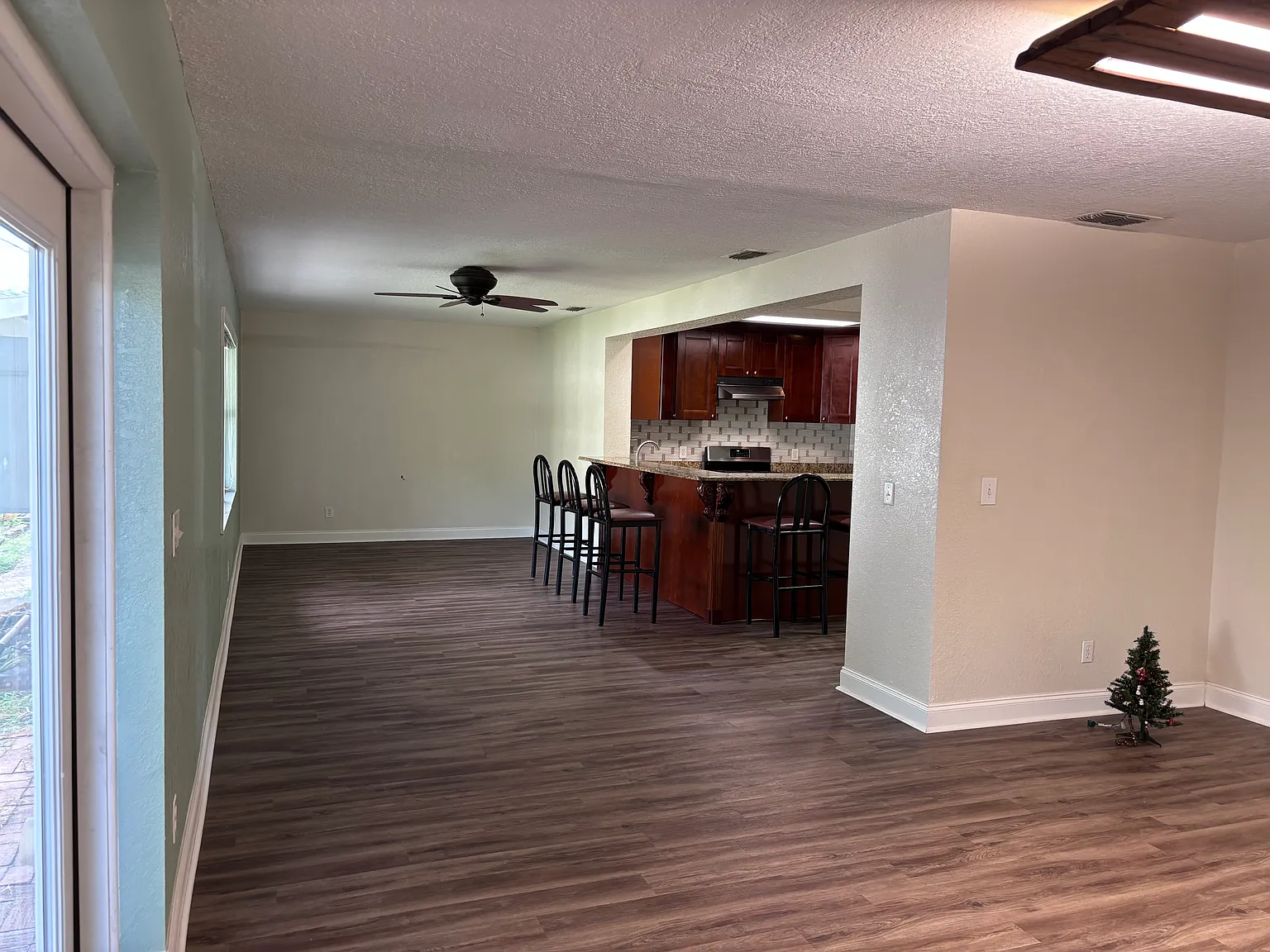 4 bed, 2315 sqft, $2,950 — Photo 4