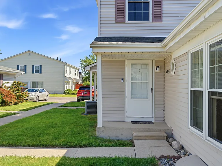 28376 Raleigh Crescent Dr — Photo 3